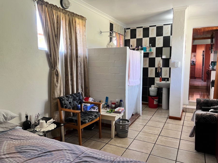 6 Bedroom Property for Sale in Gaylee Western Cape